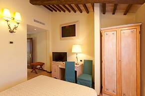 Sovana Hotel & Resort