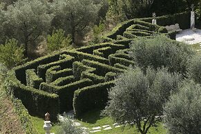 Sovana Hotel & Resort