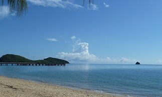 Palm Cove Tropic Apartments
