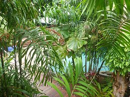 Palm Cove Tropic Apartments