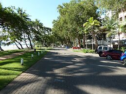 Palm Cove Tropic Apartments