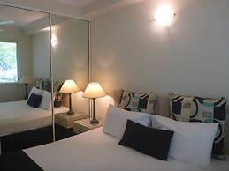 Palm Cove Tropic Apartments