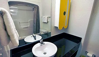 Studio 6 Mississauga, ON - Toronto