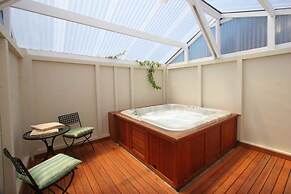 16 Northgate Motor Lodge