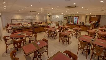 Lizon Curitiba Hotel