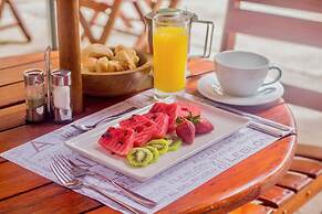 Leblón Suites Hotel