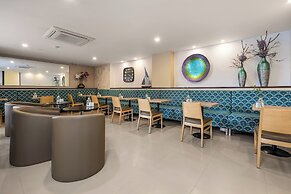 Leblón Suites Hotel