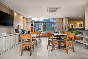 Leblón Suites Hotel