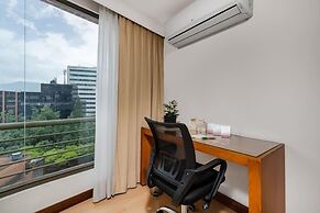 Leblón Suites Hotel