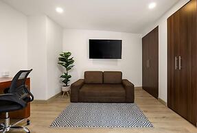 Leblón Suites Hotel