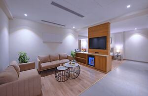 Royale Sarovar Portico Agra