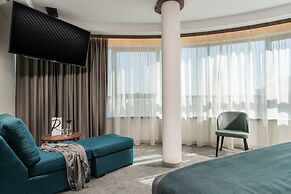 Rosslyn Central Park Hotel