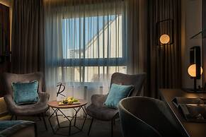 Rosslyn Central Park Hotel