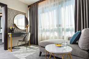 Rosslyn Central Park Hotel