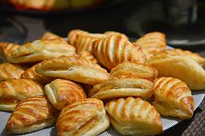 Rosslyn Central Park Hotel