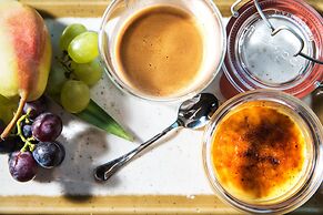 Rosslyn Central Park Hotel