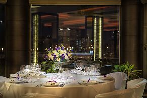 Rosslyn Central Park Hotel