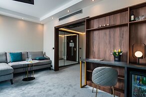 Rosslyn Central Park Hotel