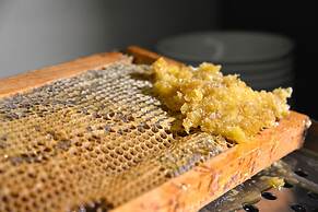 Rosslyn Central Park Hotel