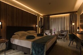 Rosslyn Central Park Hotel