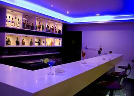 Featherlite Evoma Hotel