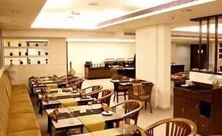 Featherlite Evoma Hotel