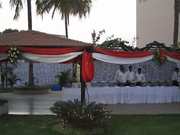 Featherlite Evoma Hotel