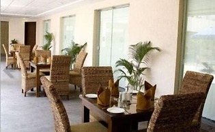 Featherlite Evoma Hotel