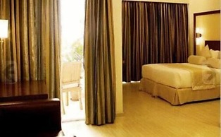 Featherlite Evoma Hotel