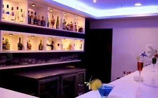 Featherlite Evoma Hotel