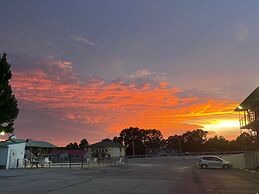 Crestview Inn