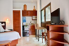 Playa Palms Beach Hotel