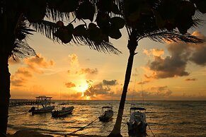 Playa Palms Beach Hotel