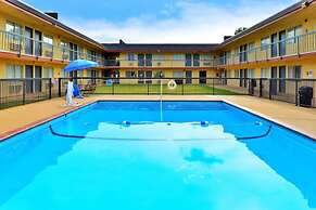 Castle Inn & Suites By OYO Chickasha