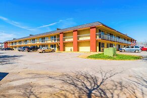 Castle Inn & Suites By OYO Chickasha