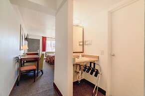 Castle Inn & Suites By OYO Chickasha