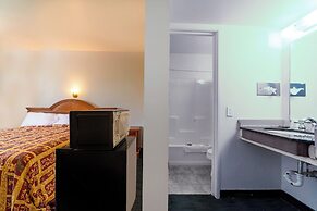 Castle Inn & Suites By OYO Chickasha