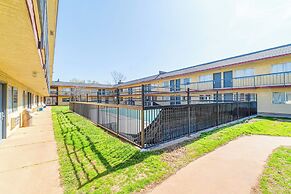 Castle Inn & Suites By OYO Chickasha