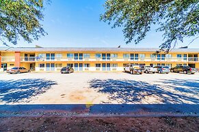 Castle Inn & Suites By OYO Chickasha