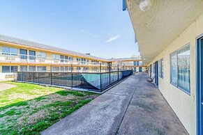 Castle Inn & Suites By OYO Chickasha
