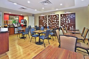 TownePlace Suites by Marriott Republic Airport Long Island