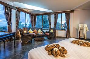 AMATAO Tropical Residence