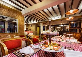 AMATAO Tropical Residence