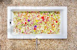 AMATAO Tropical Residence