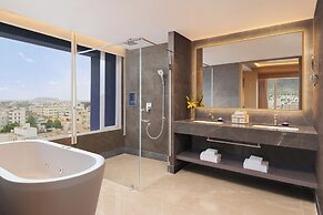 Vivanta Vijayawada, MG Road