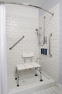 Four Points by Sheraton Victoria Gateway