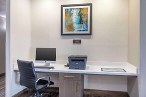 Best Western Plus Mansfield Inn & Suites