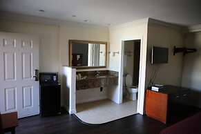 Chateau Inn and Suites