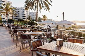 Senator Águilas Hotel