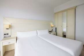 Senator Águilas Hotel